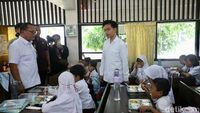 Momen Wapres Gibran Tinjau Uji Coba Makan Siang Gratis