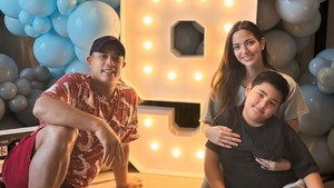 Gaya Santai Keluarga Nia Ramadhani Rayakan Ultah Mainaka di Hong Kong