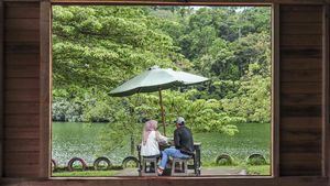 Nongkrong Asik di Wisata Danau Lingkat Kerinci