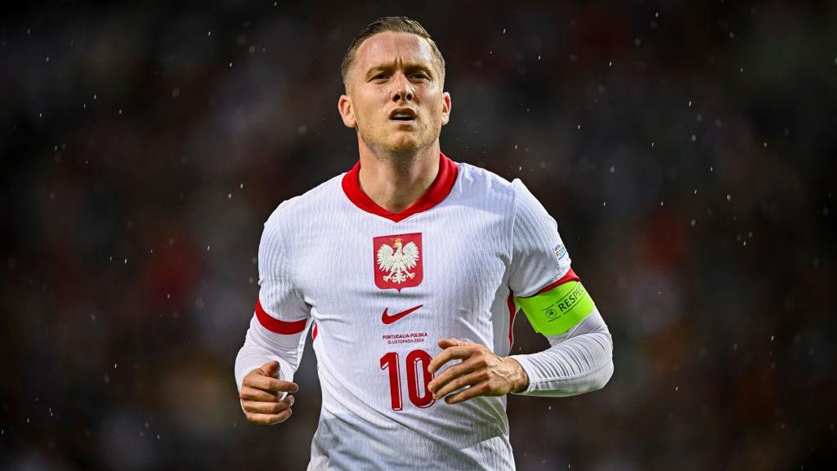 Kapten Timnas Polandia, Piotr Zielinski. (Foto: Octavio Passos/Getty Images)