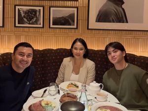 Potret Hangat Anjasmara Saat Makan Bareng Keluarga dan Teman Potret Hangat Anjasmara Saat Makan Bareng Keluarga dan Teman