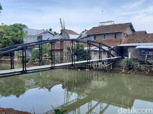 Viral Warga Jepara Bikin Jembatan Sendiri Usai Akses Jalan Ditutup Tetangga Viral Warga Jepara Bikin Jembatan Sendiri Usai Akses Jalan Ditutup Tetangga
