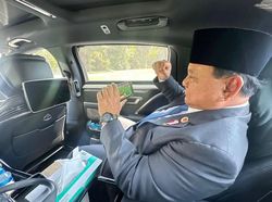 Momen Prabowo Nonton Timnas Indonesia dari Dalam Mobil Mewah