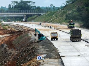 WIKA Bakal Lepas Tol Serang-Panimbang WIKA Bakal Lepas Tol Serang-Panimbang