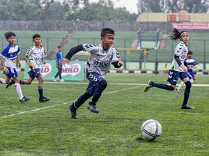 Semangat Peserta U-10 dan U-12 Tanding di Stadion Siliwangi Bandung Semangat Peserta U-10 dan U-12 Tanding di Stadion Siliwangi Bandung