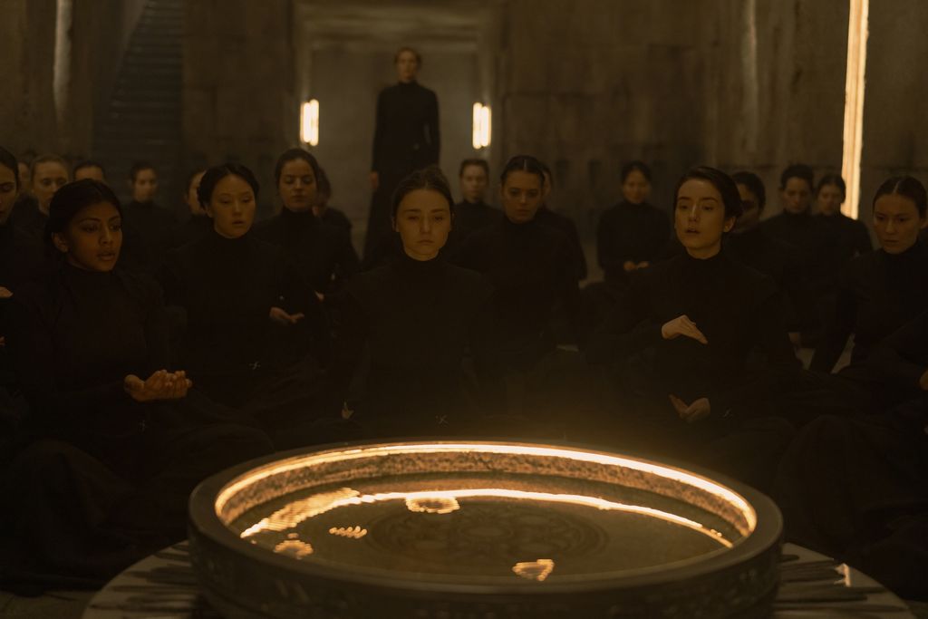 Charithra Chandran, Yerin Ha, Jessica Barden, dan Emma Canning dalam serial televisi Dune: Prophecy (2024). (HBO/Attila Szvacsek)