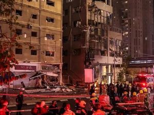 Roket dari Lebanon Hantam Pinggiran Tel Aviv, 5 Orang Luka