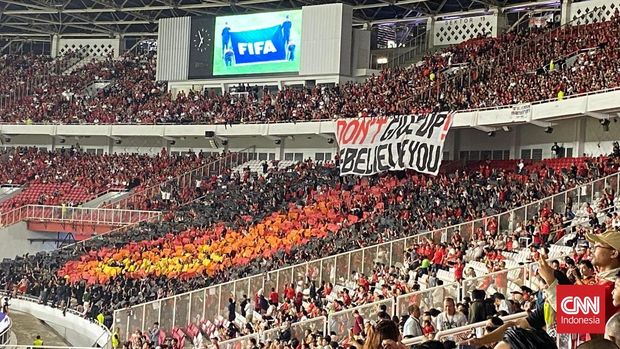 Suporter Timnas Indonesia vs Arab Saudi. CNNIndonesia/Muhammad Ikhwanuddin