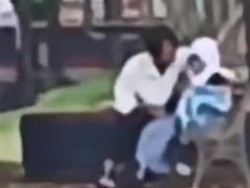 Satpol PP Amankan Sejoli Mesum di Alun-Alun Malang, Disanksi Wajib Lapor