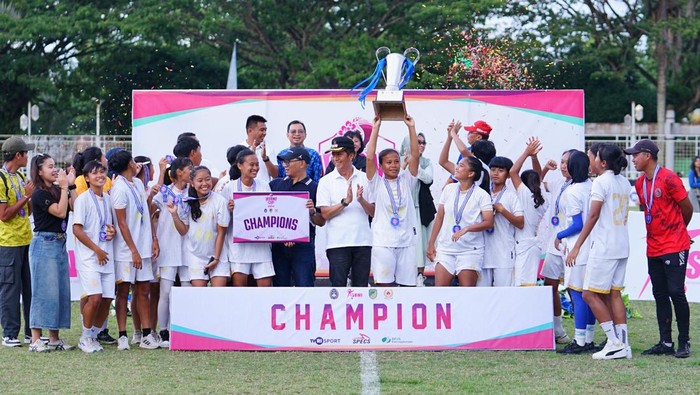 ASBWI Cup 2024 telah tuntas digelar. Arema Women menjadi juaranya usai mengalahkan Putri JP Jakarta 2-0.

Laga final ASBWI Cup 2024 berlangsung di Stadion Swakarya, Muara Teweh, Kalimantan Tengah, Senin (18/11). Pertandingan Arema Women vs Putri JP dihadiri lebih dari 2500 penonton.