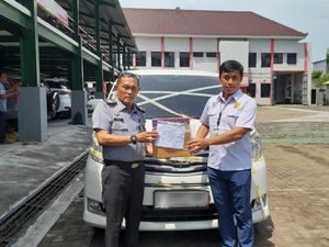 Modus Baru Pengedar Rokok Ilegal: Diangkut Alphard demi Kelabui Petugas Modus Baru Pengedar Rokok Ilegal: Diangkut Alphard demi Kelabui Petugas