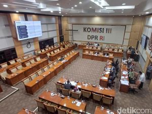 Cadewas Chisca Jawab Anggota DPR soal Cara Awasi KPK Meski Posisi Sejajar