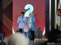 Syakur-Putri Promosikan Aplikasi Garut Hebat Saat Debat Pilkada