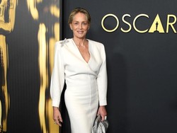Sharon Stone Tanpa Makeup di Usia 66, Tampilkan Wajah Asli di Karpet Merah