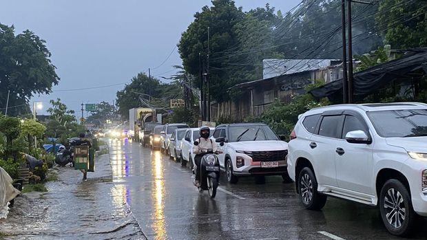 Genangan di Jalan Bungur Raya, Depok, bikin macet sore ini (Devi/detikcom)