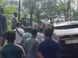 Polisi Olah TKP Kasus Rombongan Mobil Ketua DPP NasDem Diduga Diserang di Tapteng Polisi Olah TKP Kasus Rombongan Mobil Ketua DPP NasDem Diduga Diserang di Tapteng