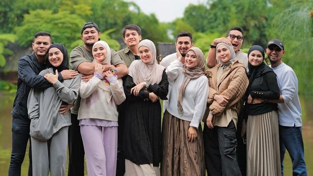 Irish Bella dan Haldy Sabri bersama rekannya Irish Bella dan Haldy Sabri bersama rekannya