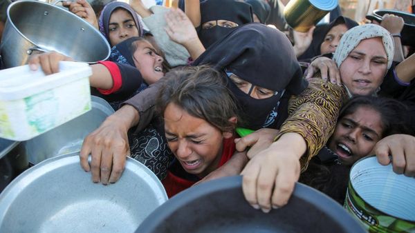 Perjuangan Pahit Warga Gaza Demi Dapat Makanan