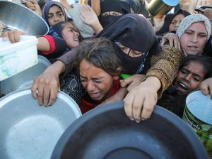 Perjuangan Pahit Warga Gaza Demi Dapat Makanan Perjuangan Pahit Warga Gaza Demi Dapat Makanan
