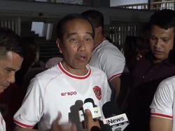 Nonton Timnas Indonesia Vs Arab, Jokowi Pakai Jersey Thom Haye