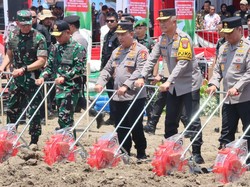 Gugus Tugas Polri Ketahanan Pangan, Kapolri Tanam Jagung di Sidoarjo