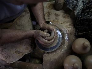 Keluarga Ini Lestarikan Tembikar Tradisional, Masuk Warisan Budaya UNESCO Keluarga Ini Lestarikan Tembikar Tradisional, Masuk Warisan Budaya UNESCO