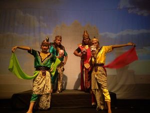Mengenal Kesenian Wayang Wong Khas Cirebon Mengenal Kesenian Wayang Wong Khas Cirebon