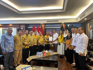 Sah! Bahlil Terima SK Kepengurusan Partai Golkar dari Kemenkum