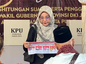 Melihat Simulasi Pilgub Jakarta: Surat Suara 5 Kotak, Diganti Foto Bunga Melihat Simulasi Pilgub Jakarta: Surat Suara 5 Kotak, Diganti Foto Bunga