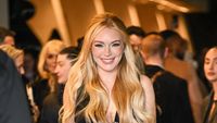 5 Gaya Seksi Elegan Lindsay Lohan Pakai Gaun Transparan di Premier Film Barunya