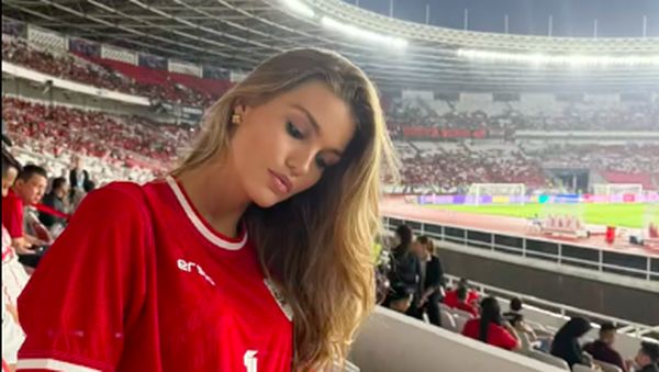 8 Potret Pacar Supermodel Marteen Paes Luna Bilj Nonton Timnas di GBK