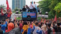 Langka! Menaker dan Wamen Ikut Orasi soal UMP Bareng Buruh