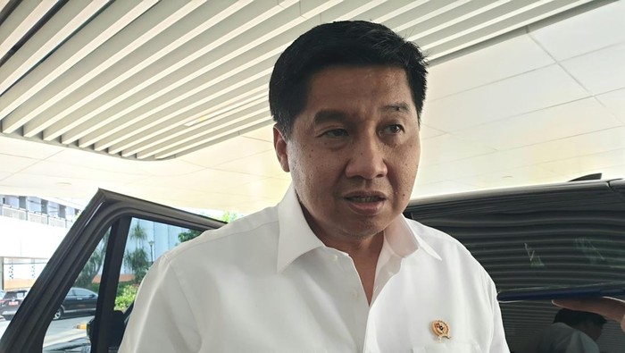 Menteri PKP Maruarar Sirait di Kantor Kementerian BUMN