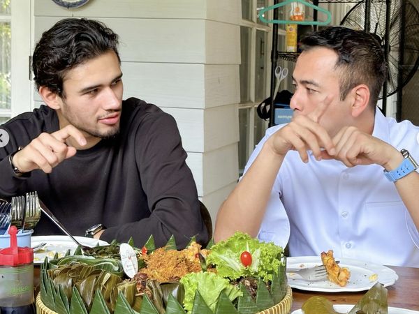 Nathan Tjoe-A-On Disuguhi Nasi Liwet di Rumah Raffi Ahmad