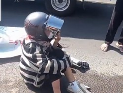 Pemotor di Jember Tewas Terlindas Saat Coba Salip Truk Tronton