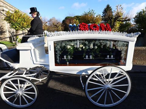 Coffin of former One Direction singer Liam Payne arrives for the funeral at St. Mary's Church in Amersham, near London, Britain, November 20, 2024. REUTERS/Toby Melville     TPX IMAGES OF THE DAY