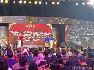 Salam-Peluk 2 Paslon Tutup Debat Pamungkas Pilgub Jateng Salam-Peluk 2 Paslon Tutup Debat Pamungkas Pilgub Jateng
