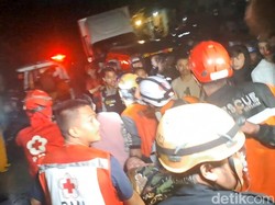 Evakuasi Dramatis Ibu Hamil Terjebak Longsor di Sukabumi