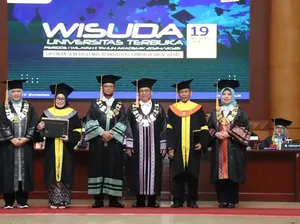 Unik Guru Besar Ini Pilih Jadi Mahasiswa S1 Lagi, Bagaimana Ceritanya? Unik Guru Besar Ini Pilih Jadi Mahasiswa S1 Lagi, Bagaimana Ceritanya?