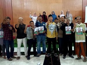 Relawan Anak Abah Blitar Raya Deklarasi Dukung Risma-Gus Hans Relawan Anak Abah Blitar Raya Deklarasi Dukung Risma-Gus Hans