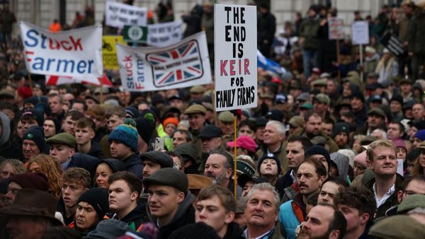 Ribuan Petani Inggris Geruduk Jalanan London Tolak Kebijakan Pajak
