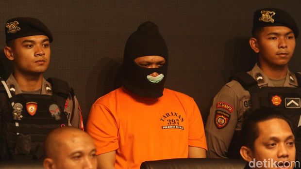 Tersangka pungli Lapas Cebongan MRP saat rilis kasus di Mapolresta Sleman, Rabu (20/11/2024).