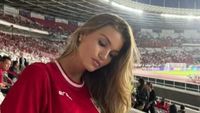 7 Gaya WAGs Timnas RI Nonton Langsung di GBK, Fefe Slinkert-Azizah Salsha