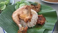 Ngeunah! Nasi Liwet Ayam Goreng dan Ikan Peda buatan Tata Janeta