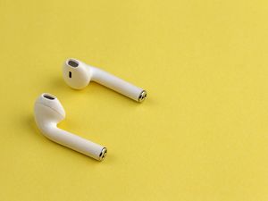 Template Earpods Berdarah Muncul Terus? Ini Dampaknya Buat yang Fobia Darah Template Earpods Berdarah Muncul Terus? Ini Dampaknya Buat yang Fobia Darah