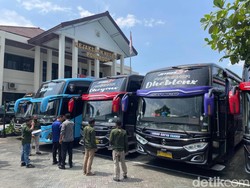 Kasus Penyalahgunaan Dana BOS, 7 Bus dan 3 Mobil Disita Kejari Ponorogo