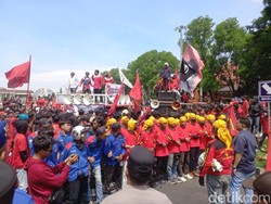 Buruh Tuntut UMK Kabupaten Cirebon Naik Rp 500 Ribu