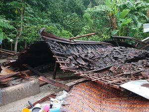 Dapur Rumah di Bangunjiwo Bantul Roboh Saat Hujan Lebat, 1 Orang Luka