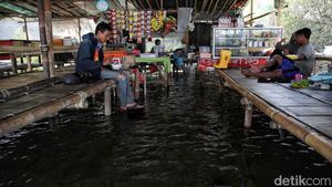 Banjir Rob Rendam Pantai Marunda Jakarta
