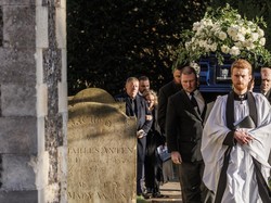 Directioners Kesal Campur Haru Saksikan Reuni 1D di Pemakaman Liam Payne